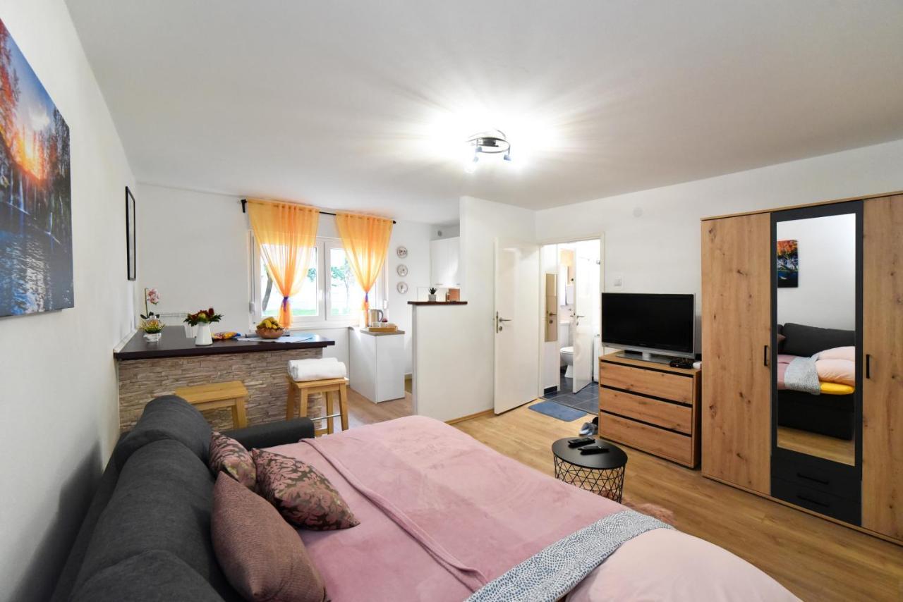 Studio Apartment Aneta Zagreb Extérieur photo